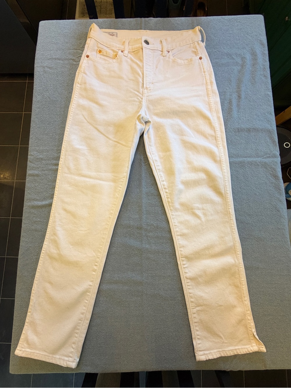 Gap "Vintage Slim" High Rise White Jeans - Size 27 Regular